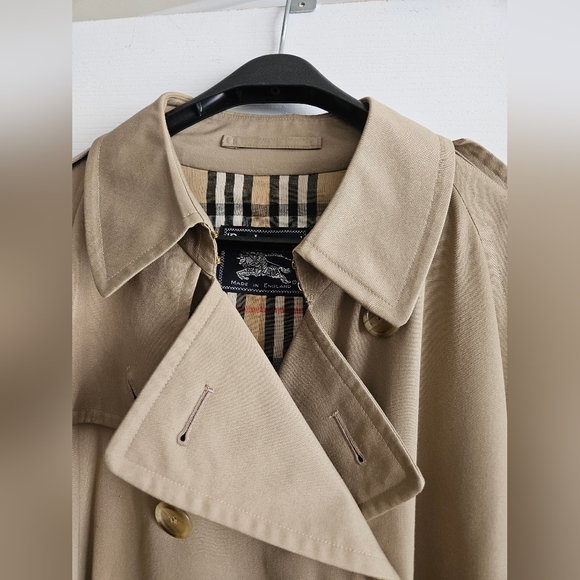 Genuine vintage  Burberry Trenchcoat - Picture 3 of 9